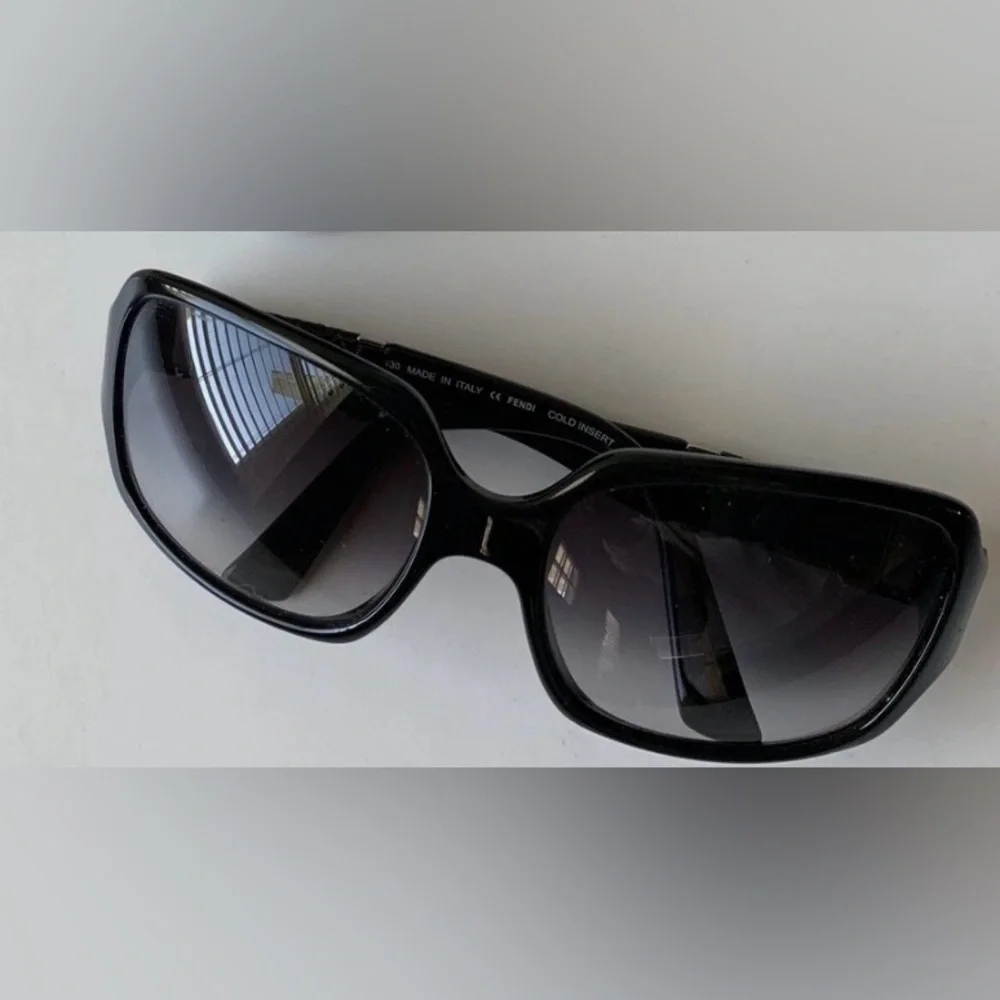 Fendi FS445 Black Quilted Sunglasses - Picture 1 of 9